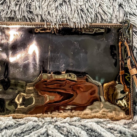 GUC - COACH ROSE GOLD SHINY WRISTLET - Picture 2 of 6